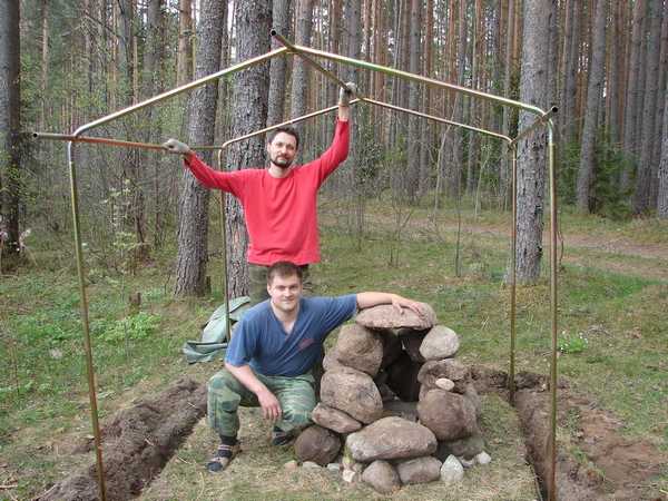 Можно использовать готовый сборный каркас для палатки-бани